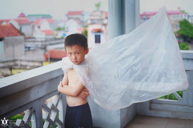 Nó có thể sống trong ảo tưởng và nghĩ mình là siêu nhân. (Nhân vật trong ảnh là đứa cháu 6 tuổi của tác giả).